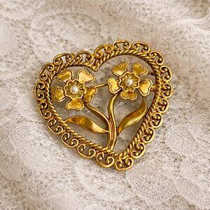 Vintage AVON Filigree Heart Gold Tone Brooch Pin Flower Faux Pearl Rose Jewelry